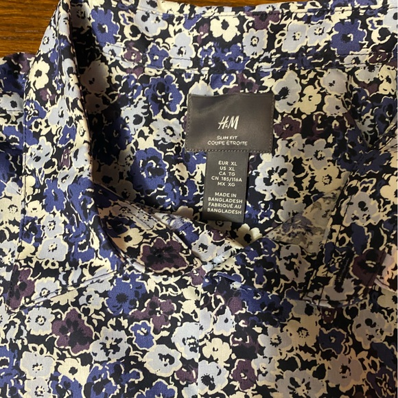 H&M Men’s Blue Floral Short Sleeve Button Up - Picture 4 of 5